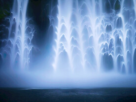 瀑布流水进财背景