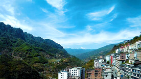 小区和蓝天白云