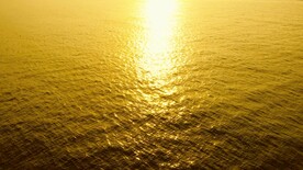 大海金色海面波澜右移方向日出