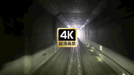 高速列车开出隧道瞬间