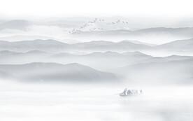 中式意境水墨山水画