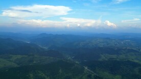 高空航拍俯瞰蓝天白云太行山