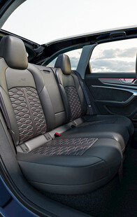 汽车后排舒适座椅展示