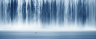 水墨瀑布山水画背景图