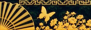 中式折扇与繁花蝴蝶图