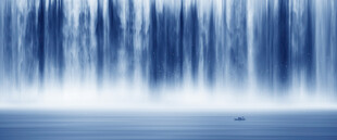 招财瀑布山水画