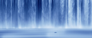蓝色高清瀑布山水画