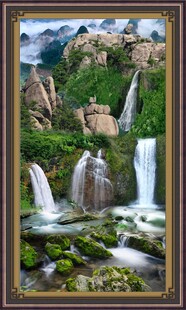 山间壮丽瀑布景观