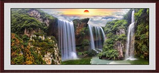 壮丽山间瀑布景观