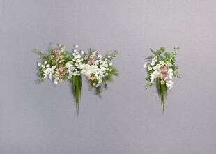 两束精致花卉装饰