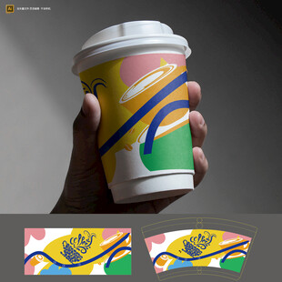 多彩图案纸杯咖啡特写