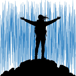 山顶上张开双臂的旅行者