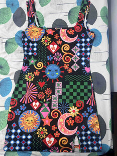 多彩几何与奇幻图案组合图片