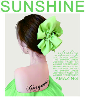 绿发饰女孩背影阳光魅力