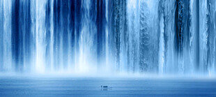 招财瀑布山水画