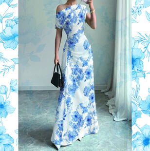 蓝白印花露肩长裙美女
