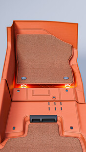 橙色机械部件底部特写