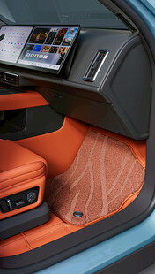 汽车内饰橙色座椅特写