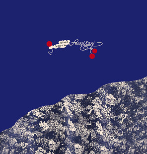 冬日雪山与空中飞行物